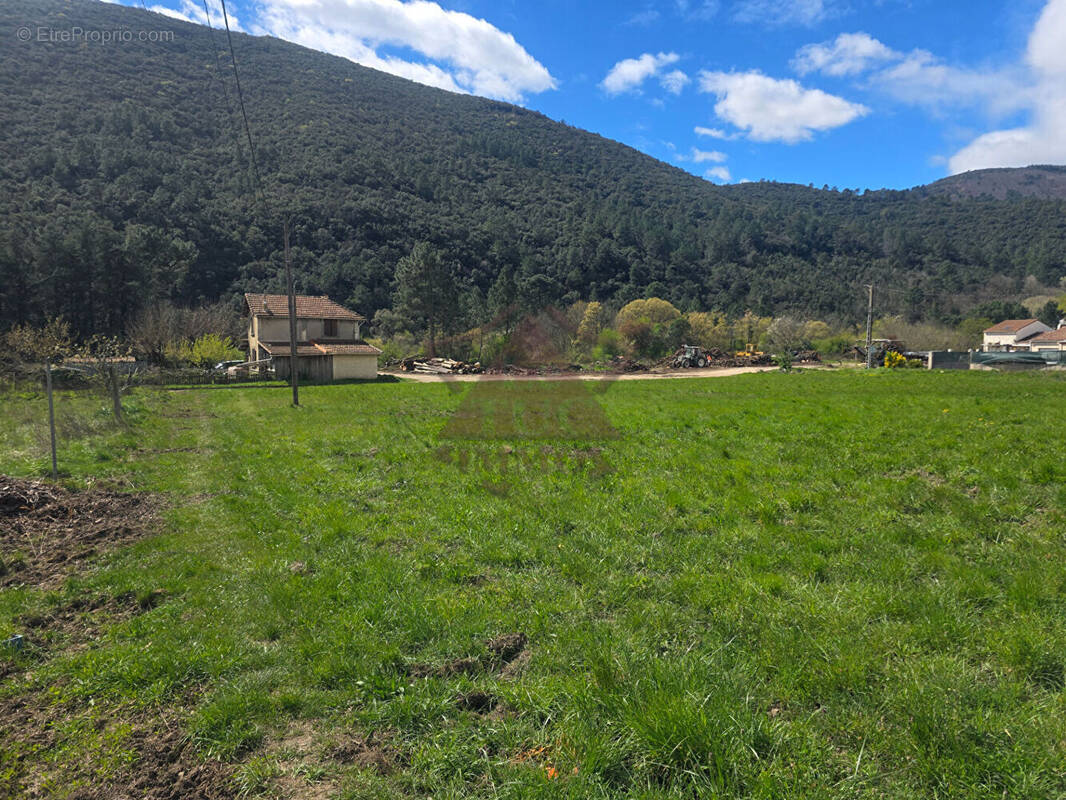 Terrain à SAINT-FLORENT-SUR-AUZONNET
