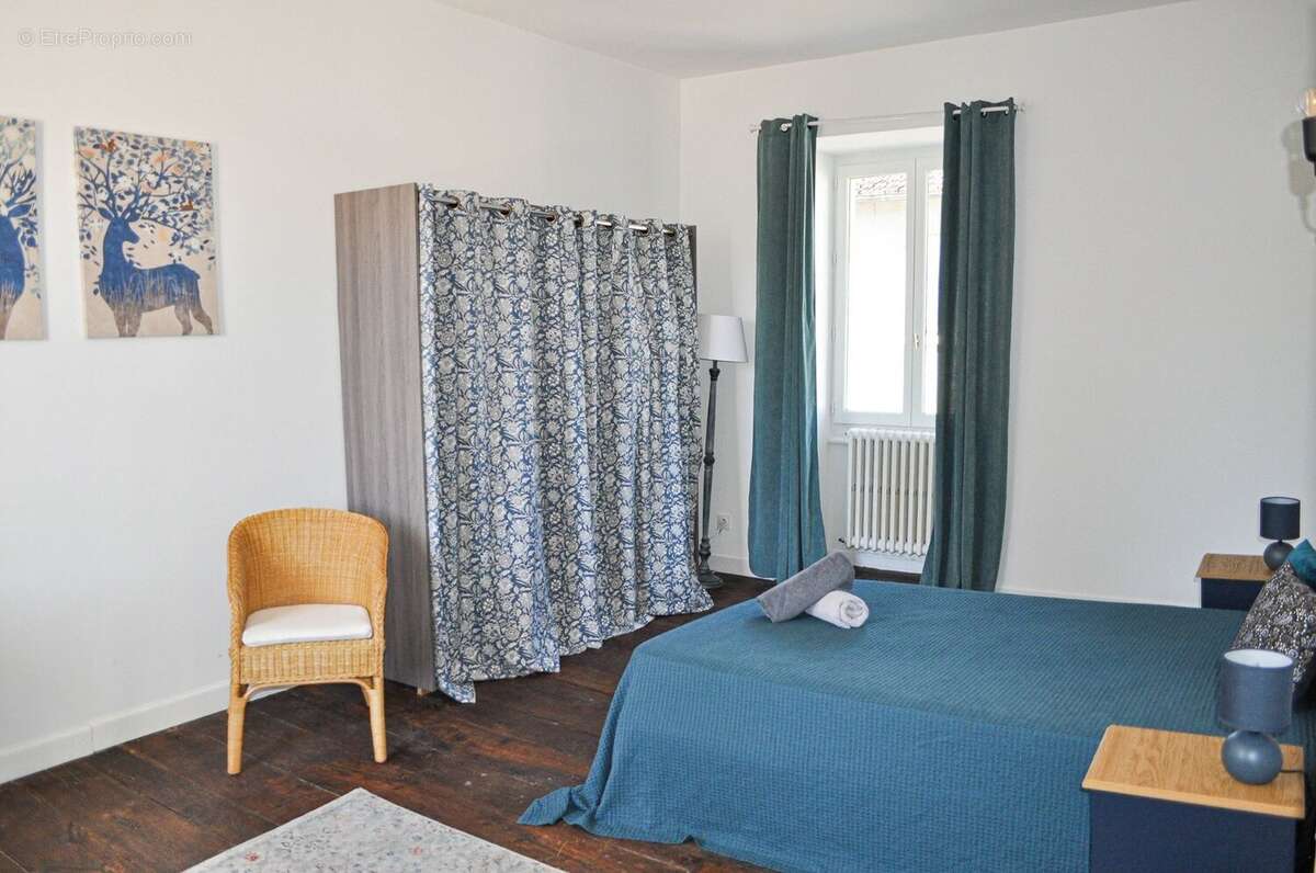 Maison en pierre - 247 m² - 8 chambres - Terrain 2 130 m² - Savignac-les-Églises - photo 14