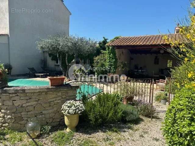 Maison à SAINT-SATURNIN-LES-AVIGNON