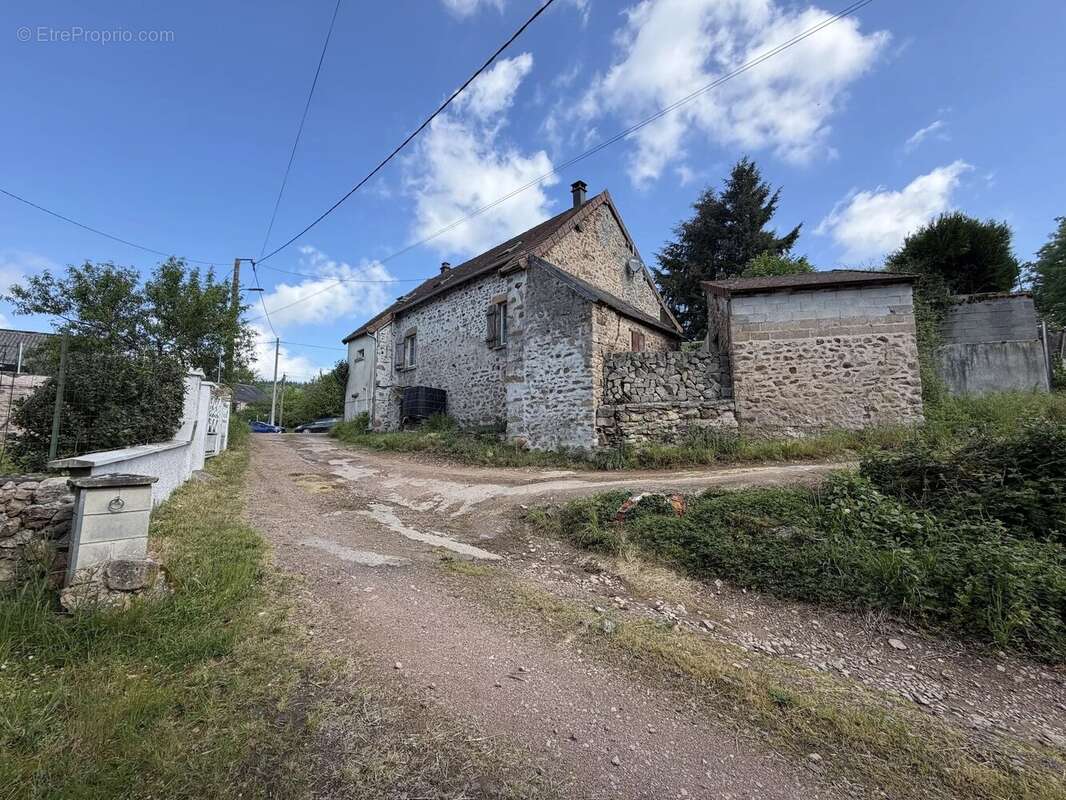 Maison à MONTREUILLON