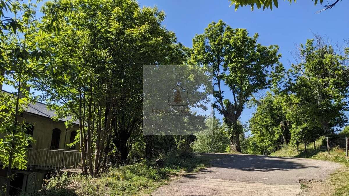 Maison à LE COLLET-DE-DEZE