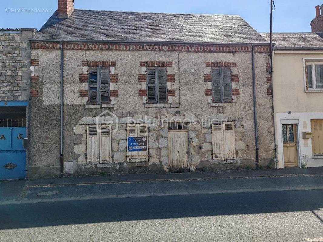 Maison de ville et grange à rénover entièrement - photo 1