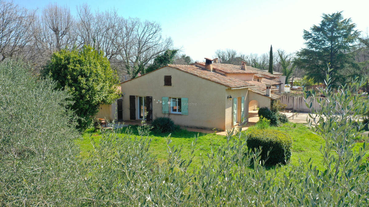 Maison à SAINT-CEZAIRE-SUR-SIAGNE