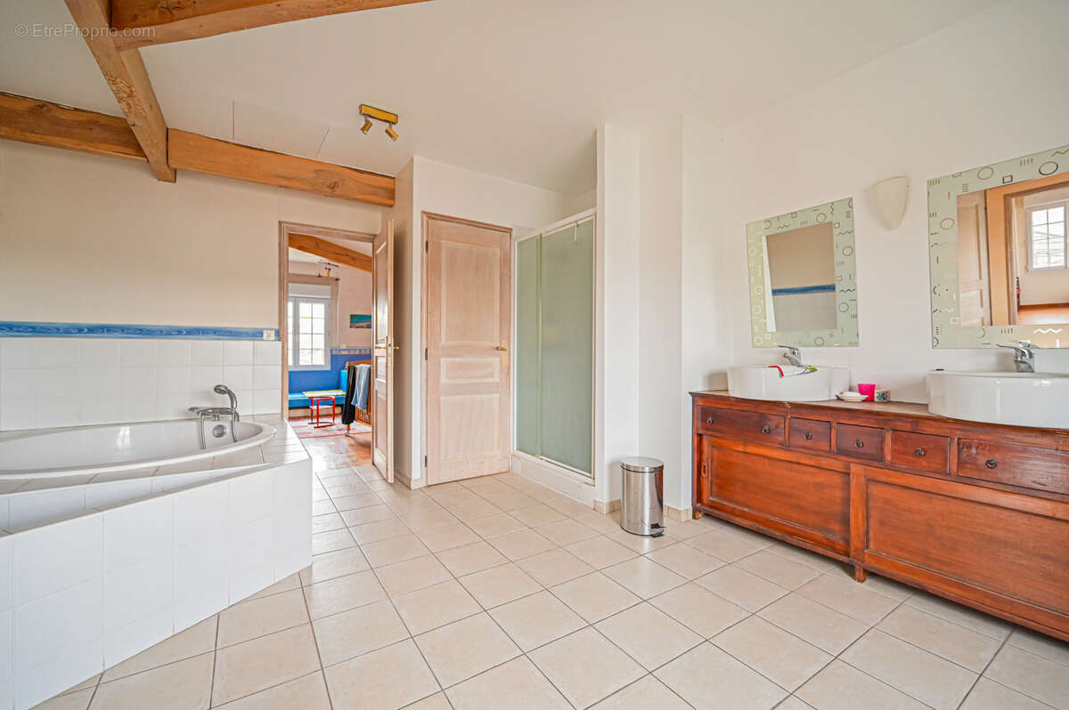 Maison à SAINT-MAUR-DES-FOSSES