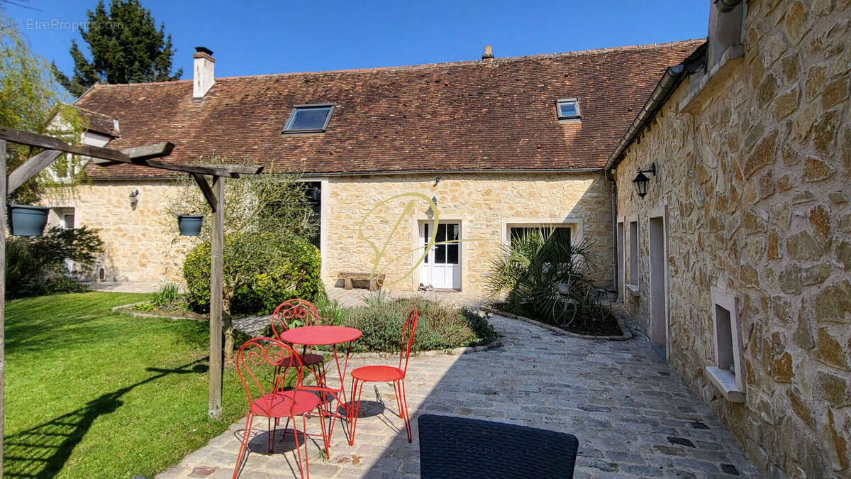 Maison à EPERNON