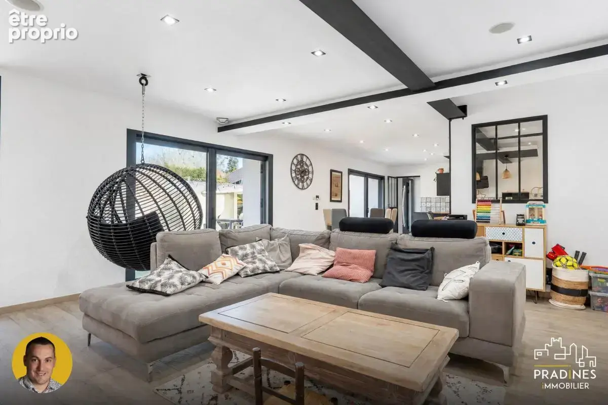 ? soucieu-en-jarrest : maison familiale rénovée de 221 m² - photo 4
