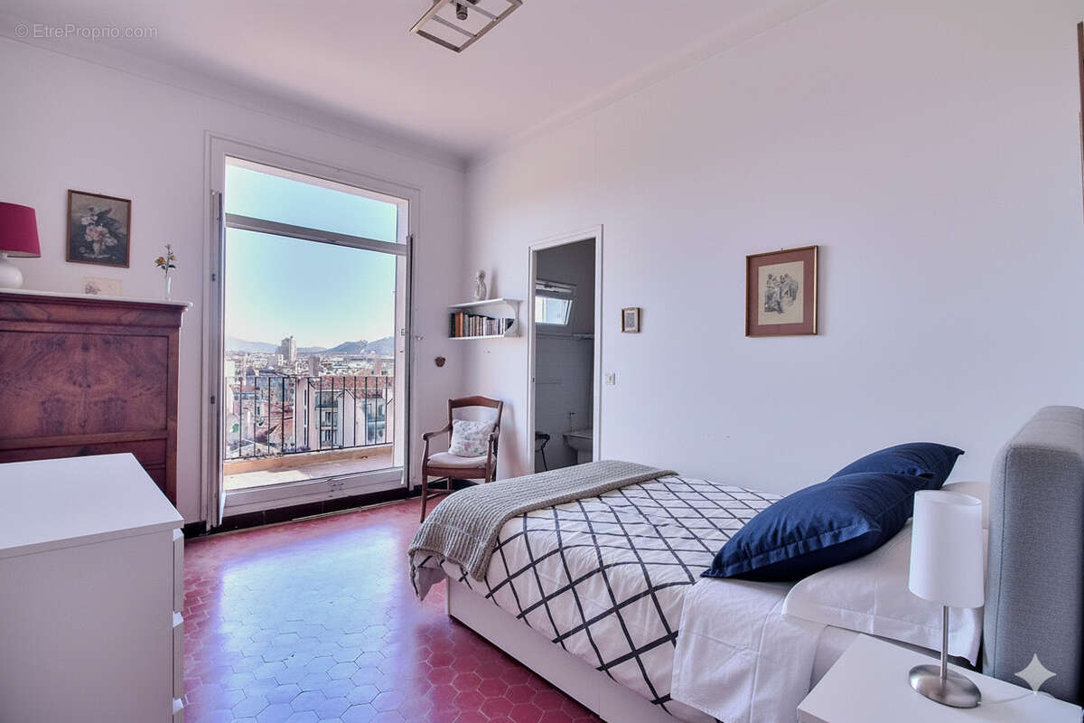 Appartement à MARSEILLE-6E