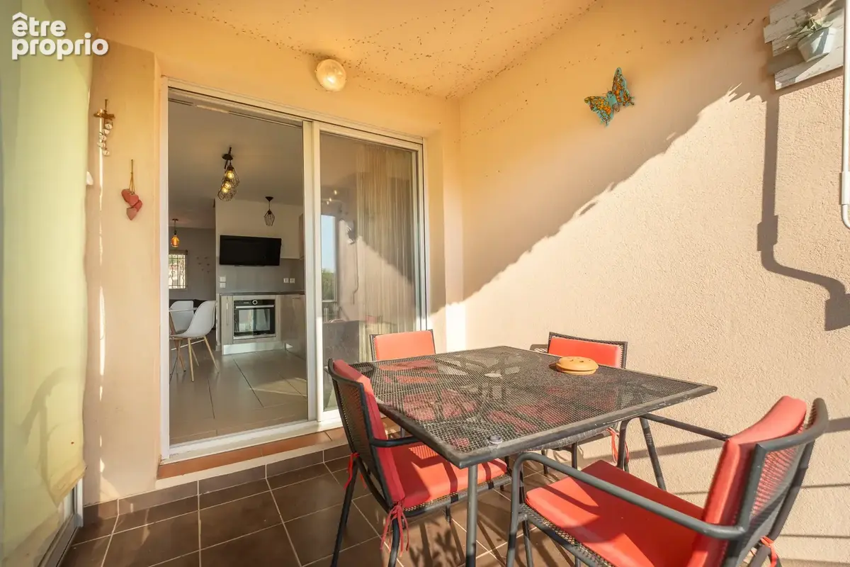 Proche calanques et commerces, exceptionnel T3/4 en duplex avec vue mer et 2 parkings - photo 4
