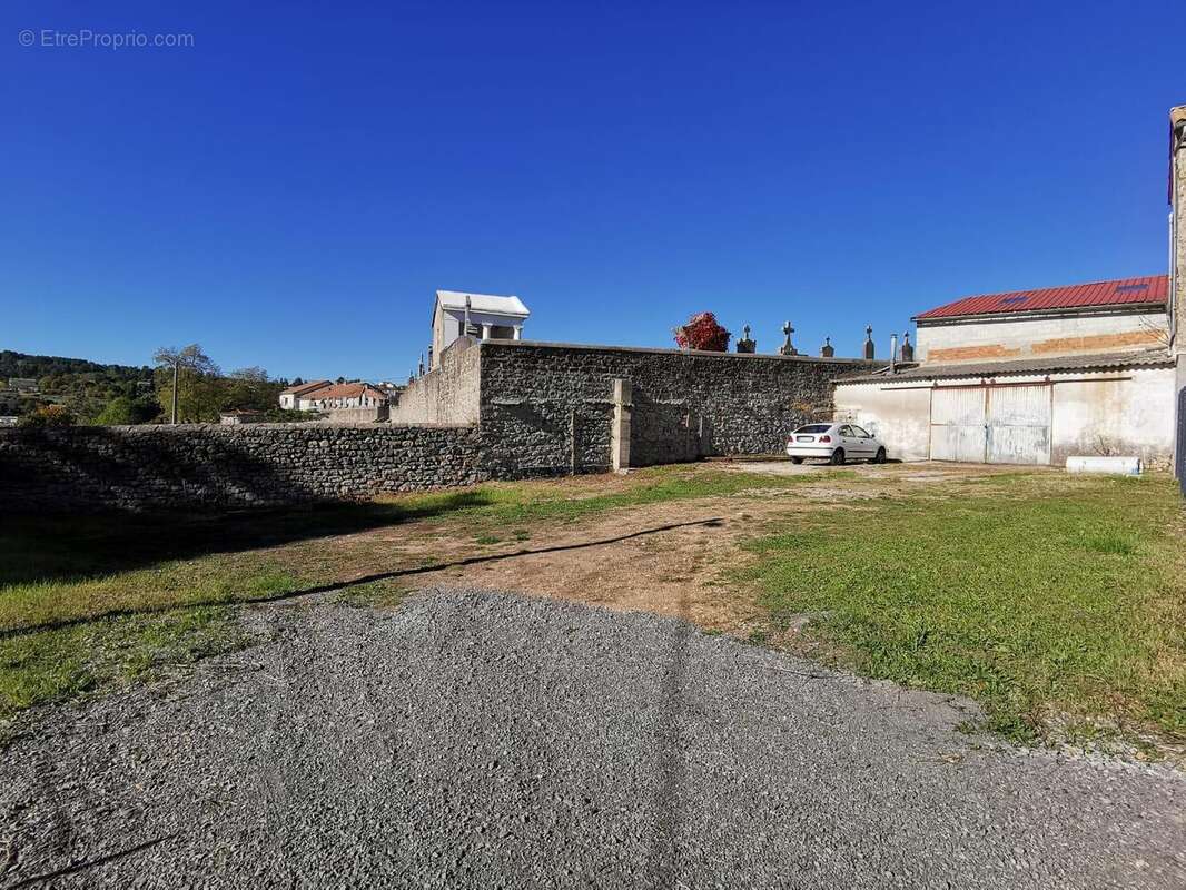   - Terrain à AUBENAS