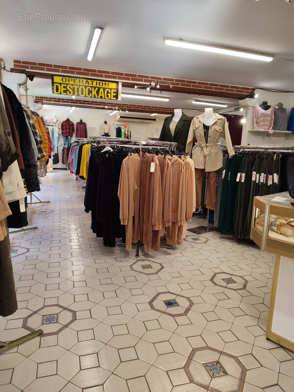 Commerce à VALRAS-PLAGE