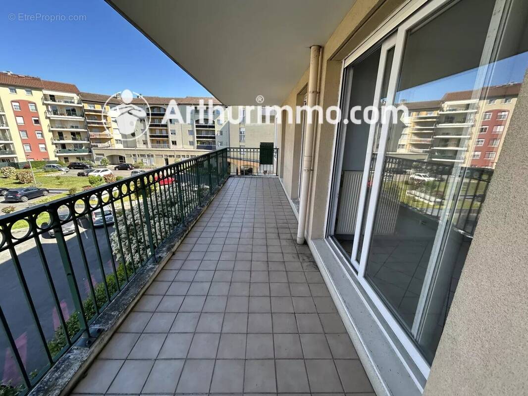 Appartement à DECINES-CHARPIEU