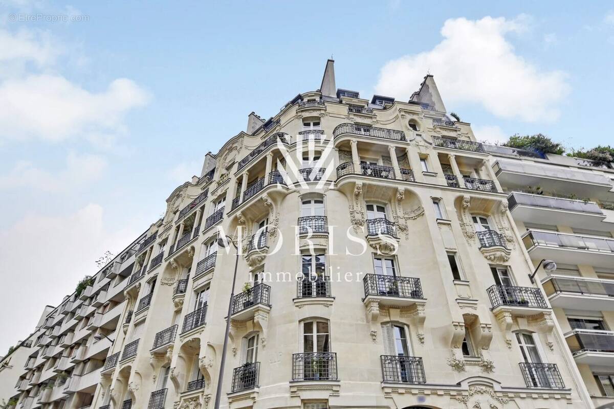 Appartement à PARIS-16E
