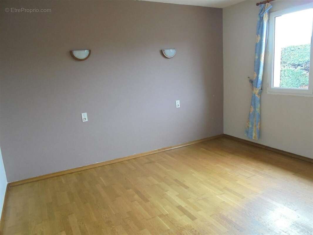 Maison à SAINT-JULIEN-DU-PUY