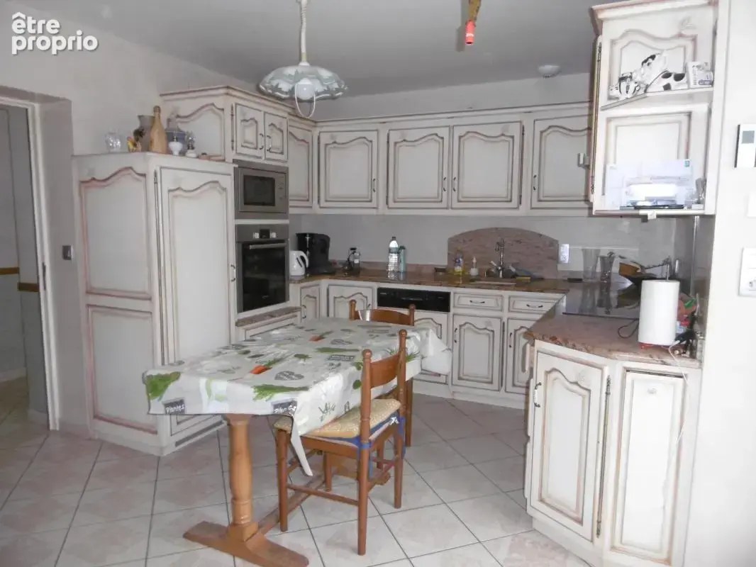 maison au calme avec 5 hectares. 5 ch. 700 m2 de dépendances - photo 2