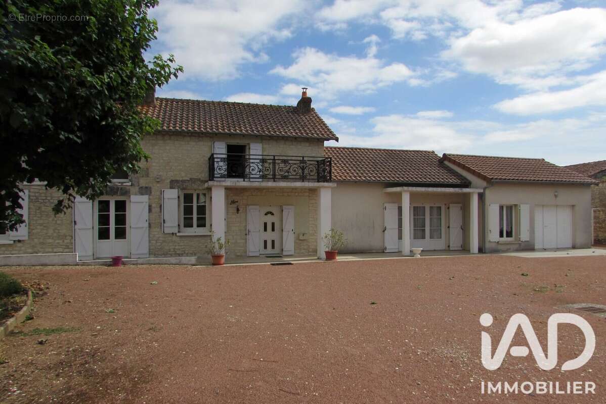 Maison 160 m² à Maulay  - photo 3