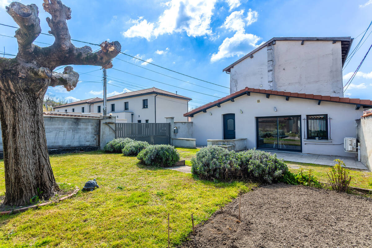 Maison à SAINT-SYMPHORIEN-D'OZON