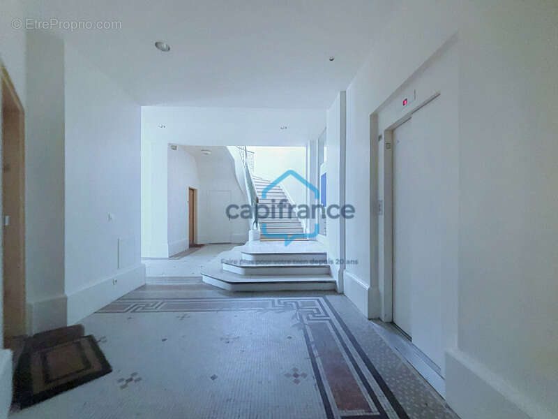 Élégance Art Déco et esprit loft au cœur du 9ᵉ arrondissement de Paris - photo 9