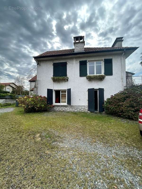 56699684c.jpg - Commerce à PAU