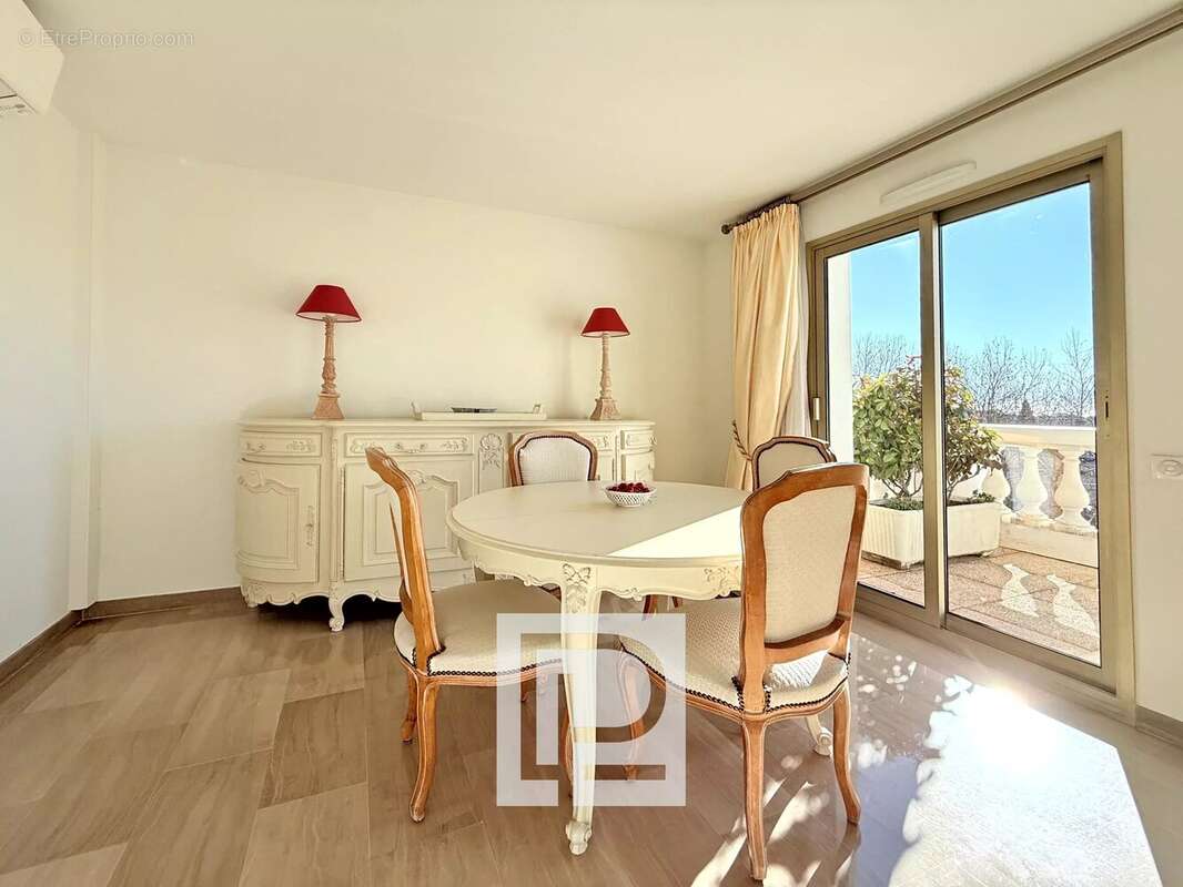 Appartement à LE CANNET