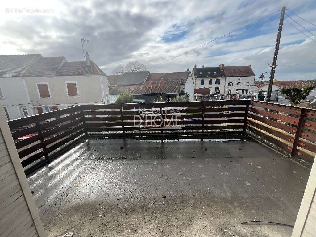 Maison à JOUY-LE-CHATEL