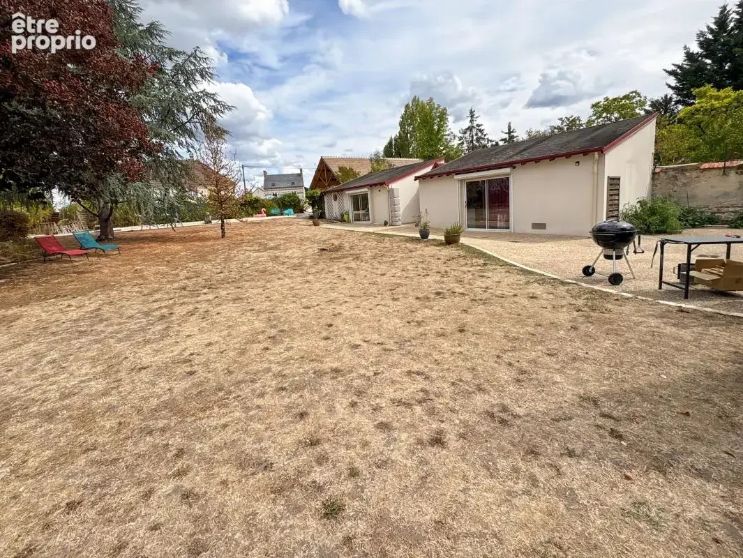 Maison familiale avec piscine et jardin arboré en centre-ville de Romorantin - photo 3