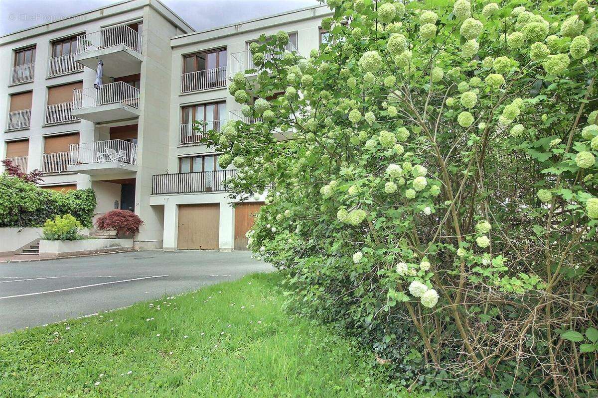 Appartement à BURES-SUR-YVETTE