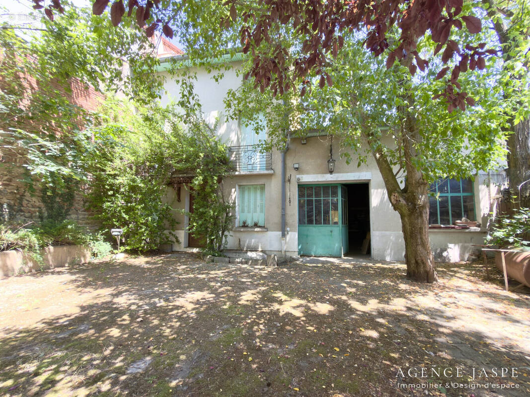 Maison à SURY-LE-COMTAL