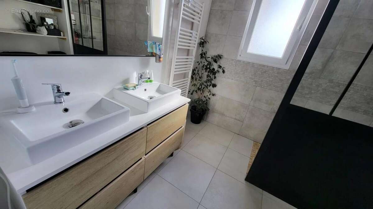 Maison à COURS-DE-PILE