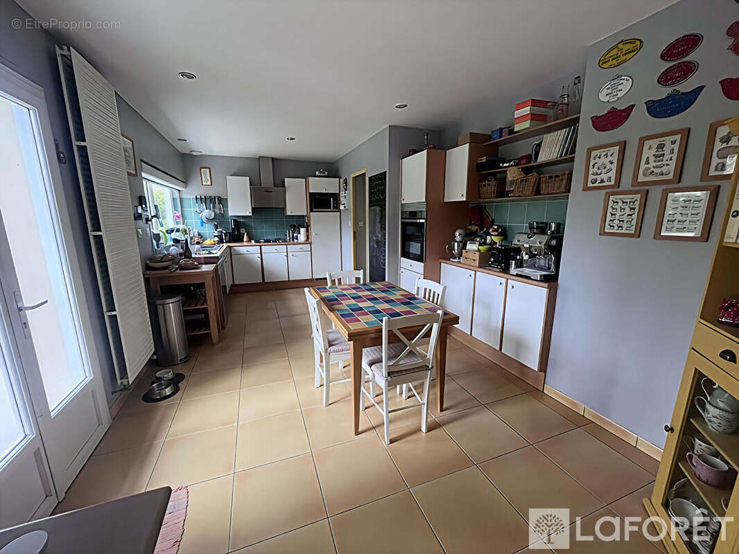 Maison à SAINT-JEAN-D'ILLAC