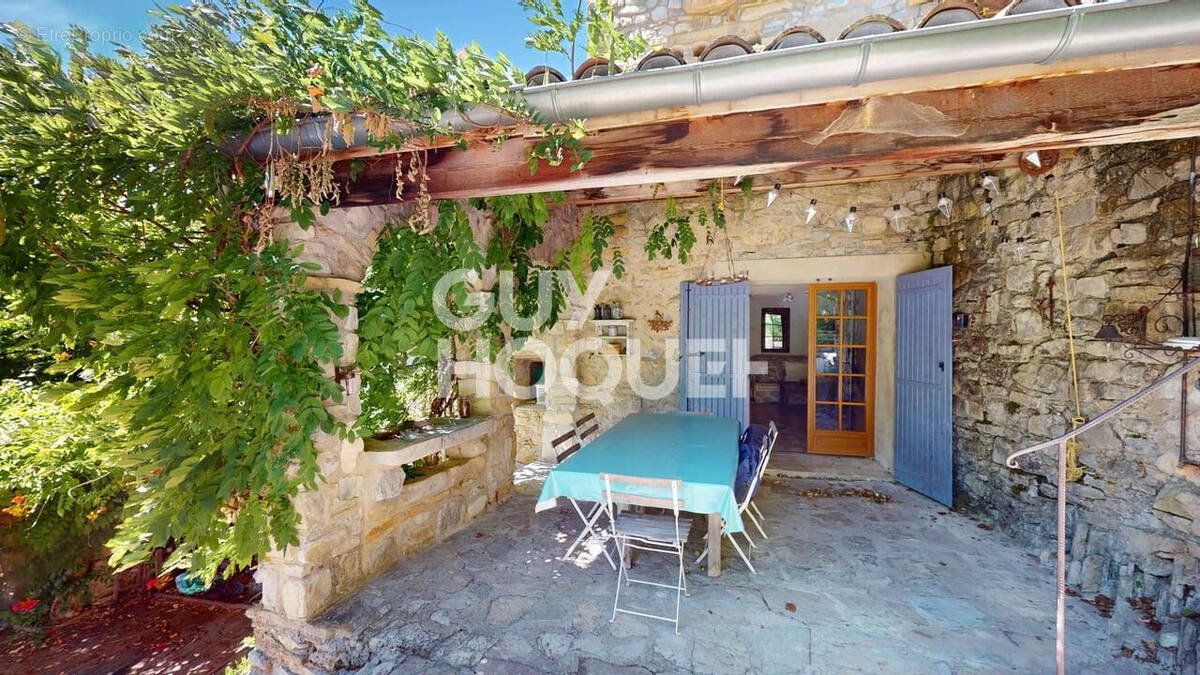 Maison à EYGLUY-ESCOULIN