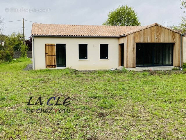 Maison à LE VANNEAU-IRLEAU