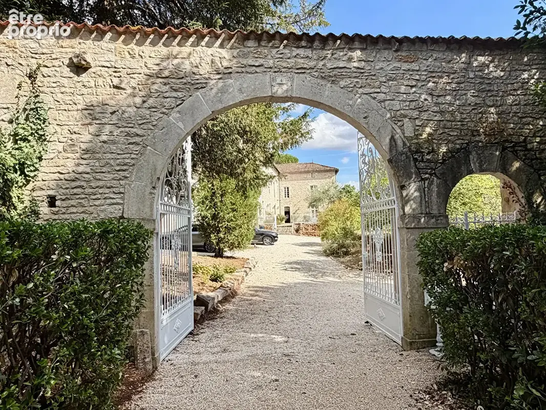 Propriété de caractère exceptionnelle avec dépendances, piscine et 3,5 hectares - photo 23