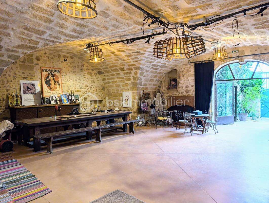 Propriété de prestige de 406 m² avec voûtes d'exception, cour et terrasses - photo 13
