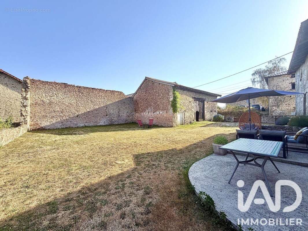 Photo 5 - Maison à SAINT-LEONARD-DE-NOBLAT