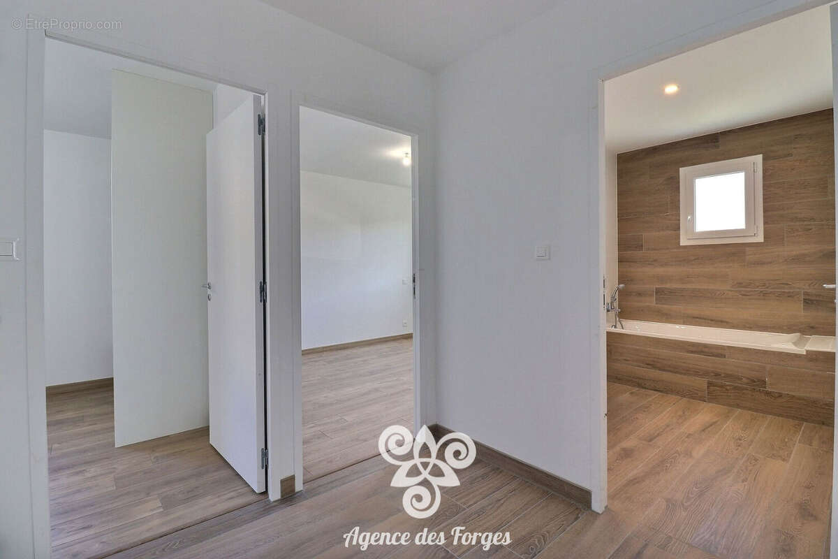 Maison à SAINT-MACAIRE-EN-MAUGES