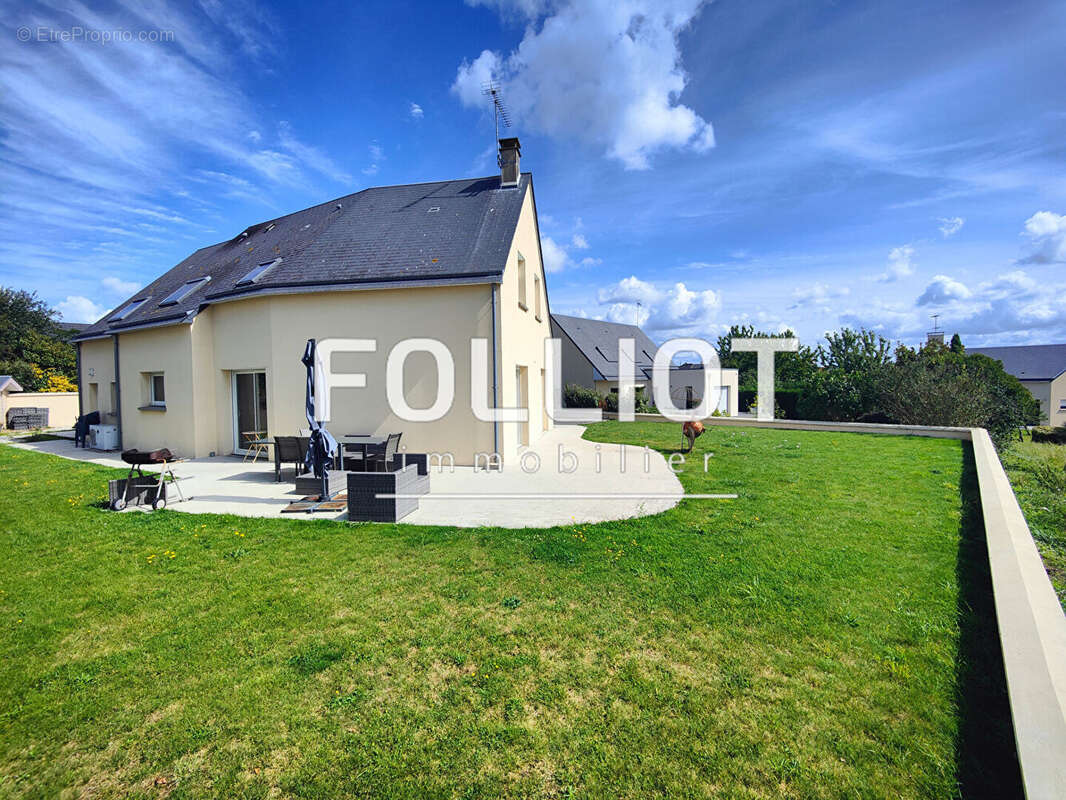 Maison à CONDE-SUR-VIRE