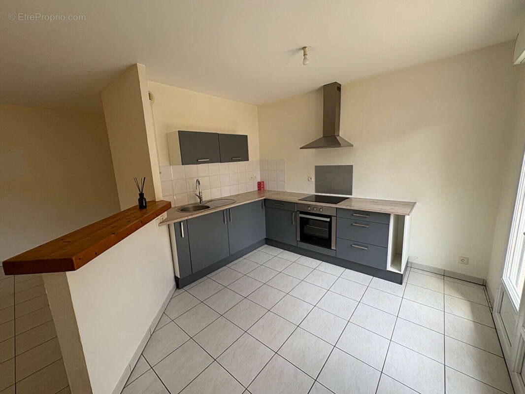 Buxerolles - bel appartement  2 pièce(s) 54 m2 - jardinet - parking privatif. - photo 3