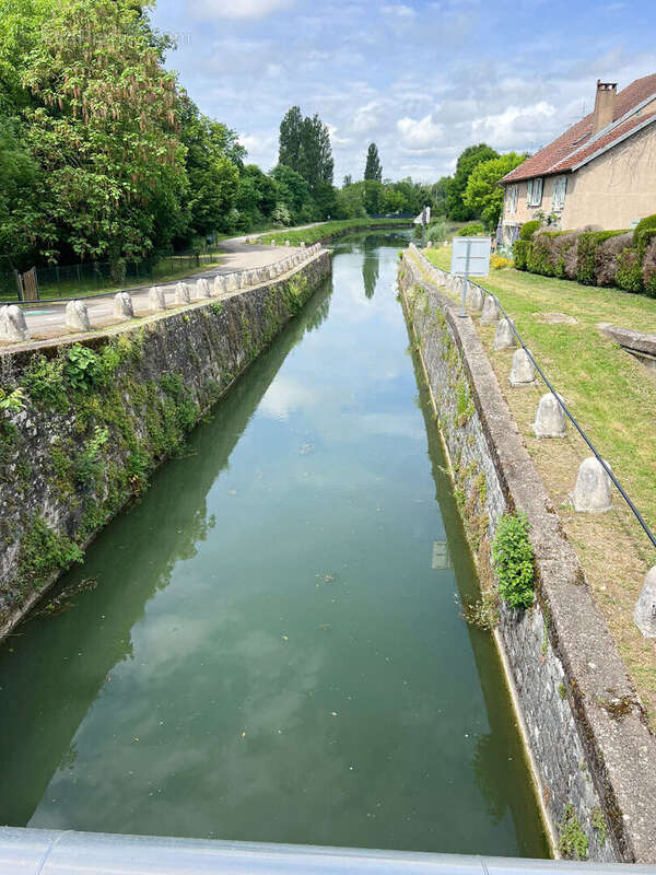 Local commercial 200m² à orchamps - photo 18