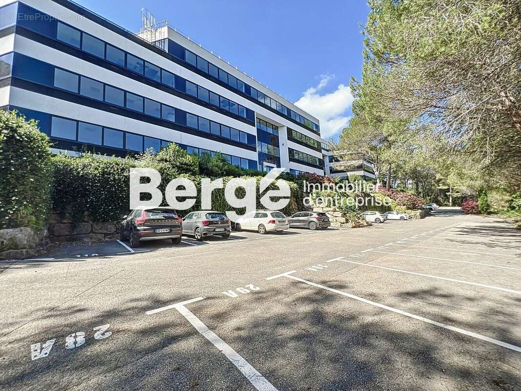 Commerce à VALBONNE