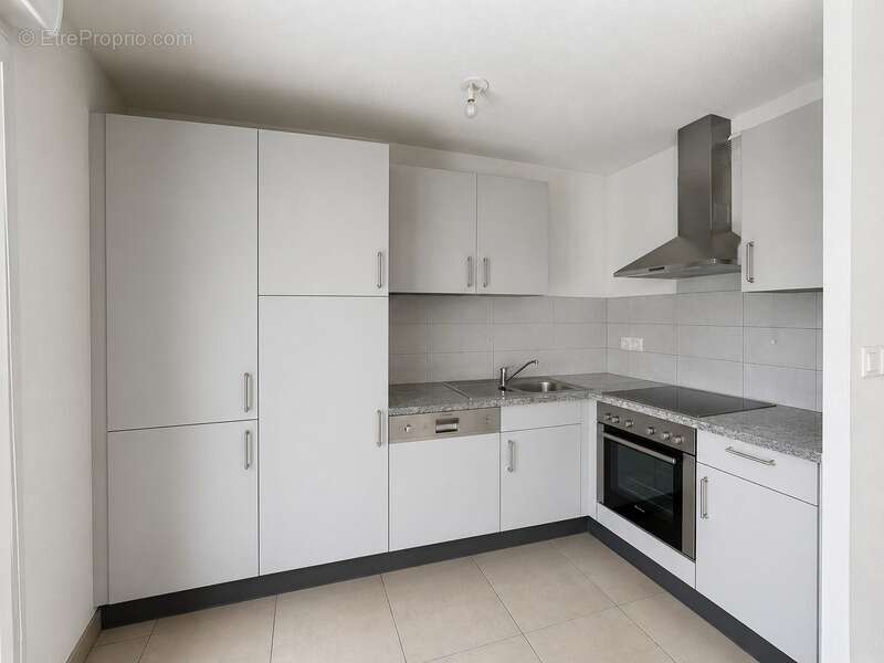 ROSENAU – Très bel appartement 2 pièces de 43 m² avec terrasse de 10 m², cave et 2 places de parking privatives – À proximité im - photo 3