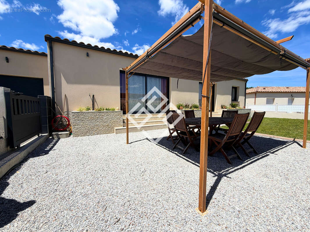 Maison moderne avec jardin et grand séjour - photo 2
