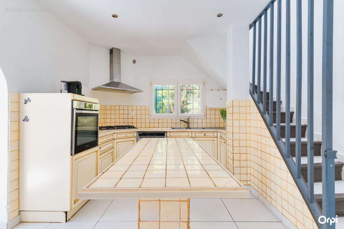 Maison familiale de 205 m² avec piscine – La Ciotat - photo 9