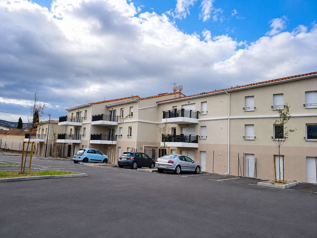 A vendre en exclusivite t2 de 50 m2 environ avec terrasse avec 2 places de parkings privatif - photo 2