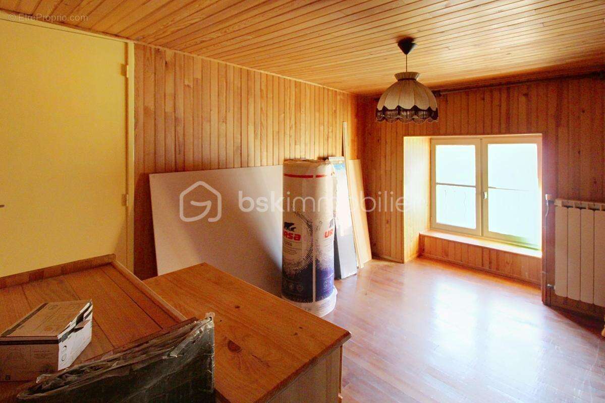 Maison à SAINT-JEAN-DU-BRUEL