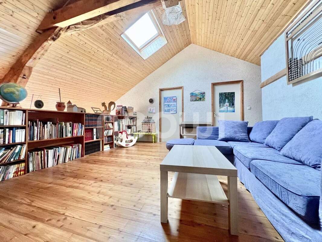 Maison à SAINT-CLEMENT-DE-REGNAT