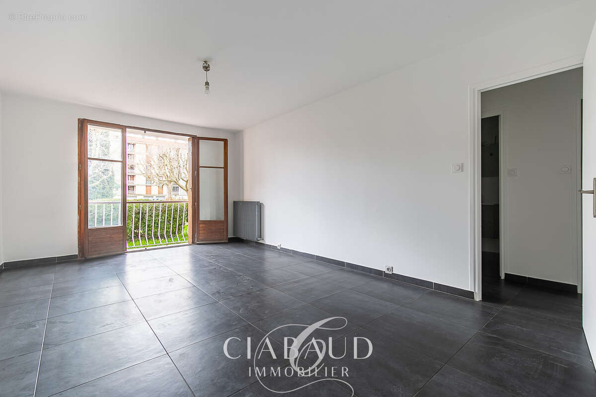 Appartement T2 52,45m2 traversant avec loggia et cave - photo 4
