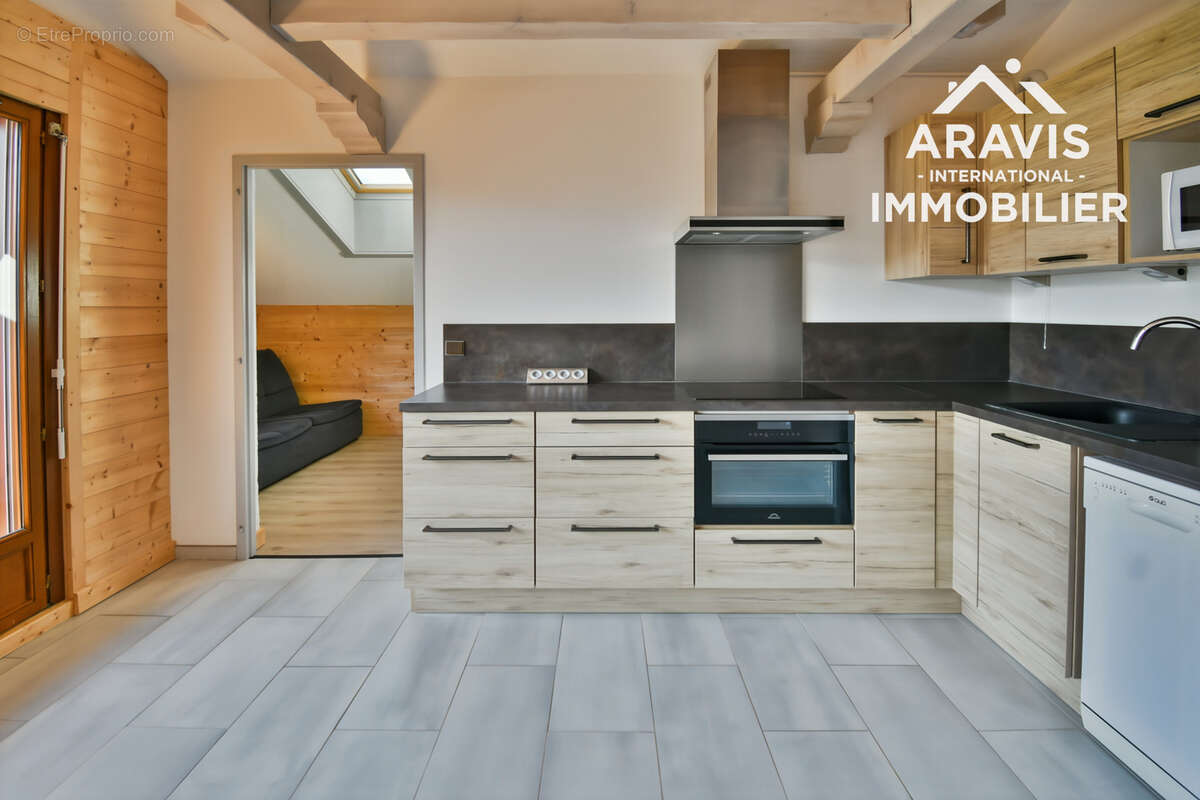 Appartement rénové avec balcon et vue montagnes - photo 2