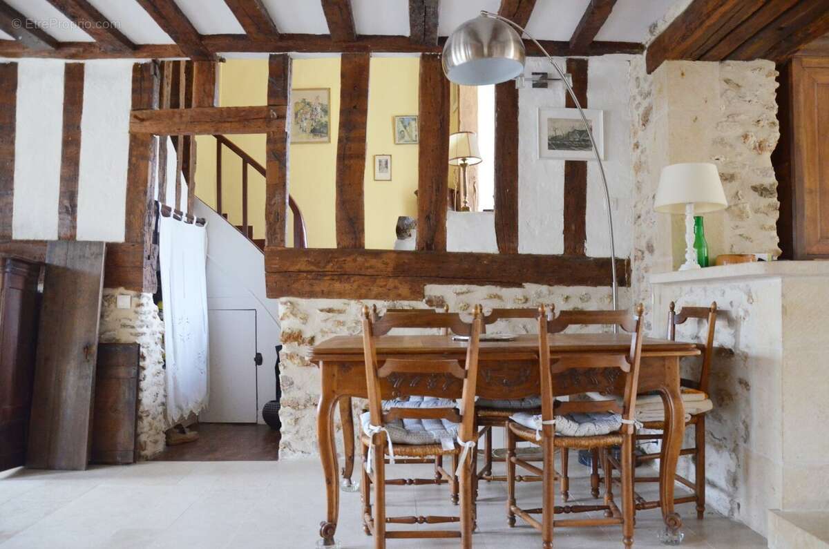 Maison à LA CELLE-LES-BORDES