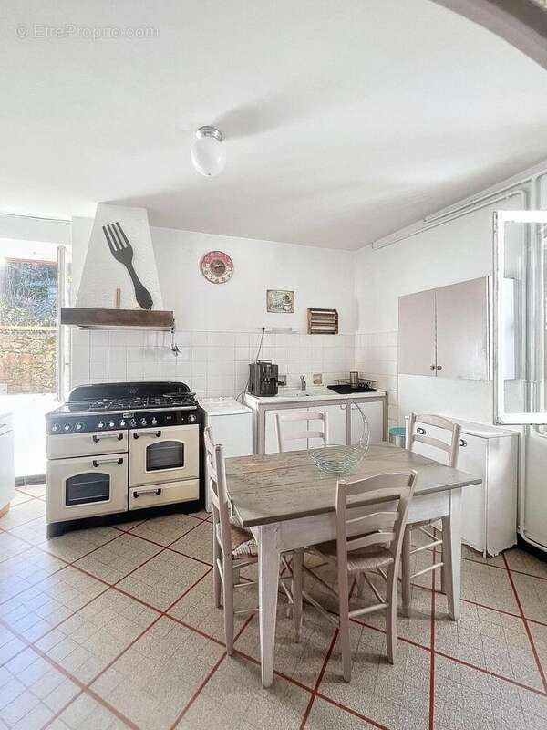 Maison 137 m² à La Souche  - photo 3