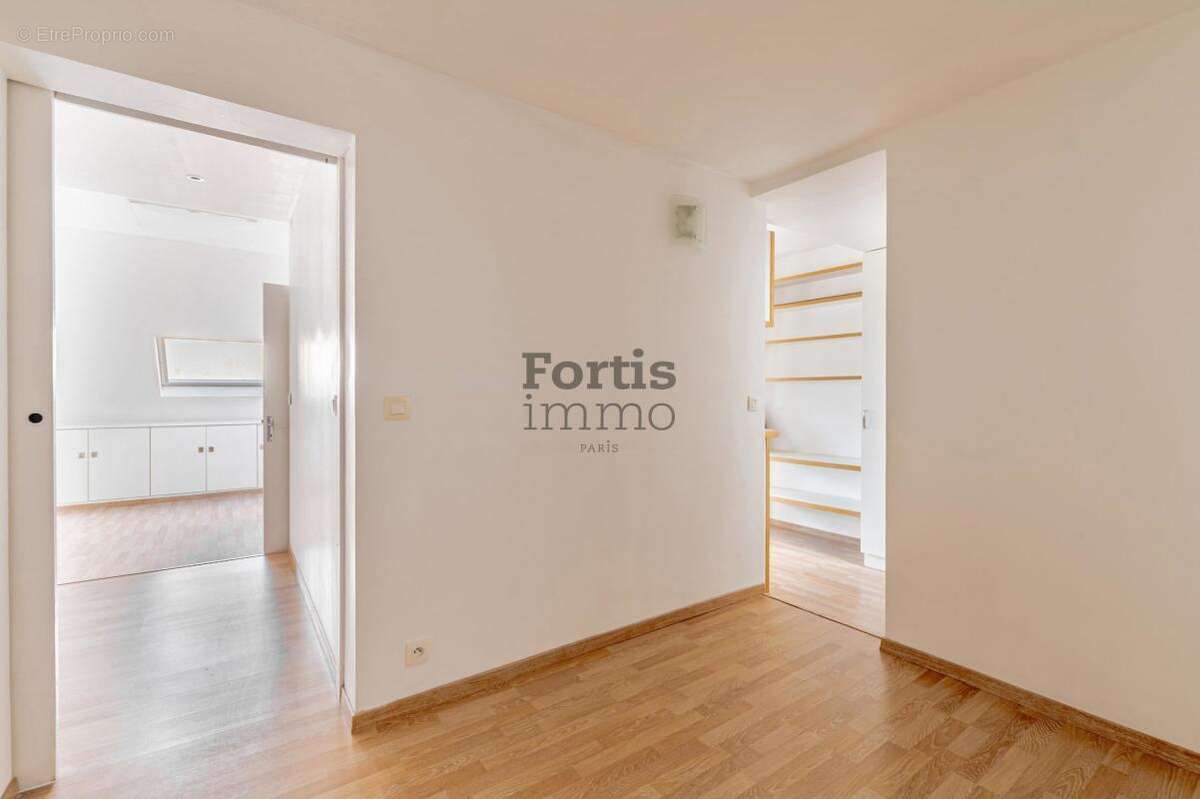 Appartement à PARIS-8E